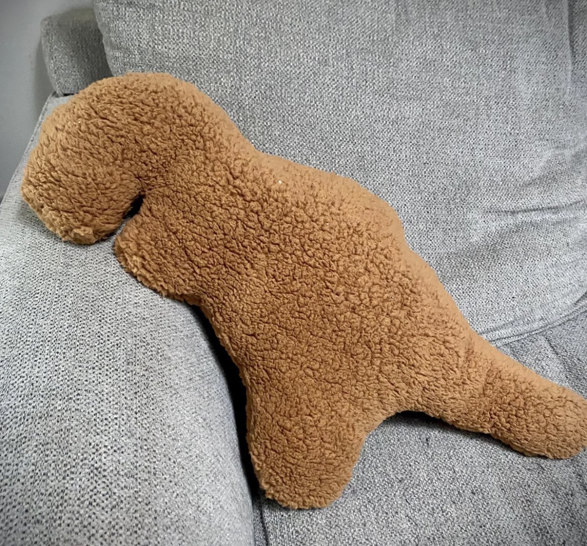 MarioH92's tweet image. Dino chicky nugg pillows 👀