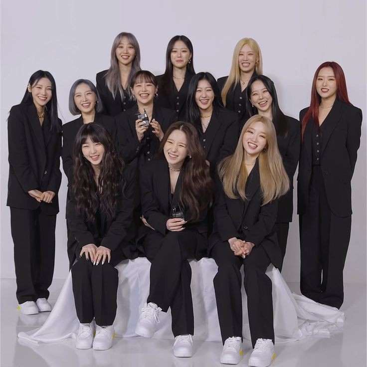 After years of mistreatment and a trap contract that led them to receive no income since 2016, that company have abused their physical, emotional and mental health. all these girls wanted is to perform and live their dream 

#오빛은달소와함께해
#SaveLoona