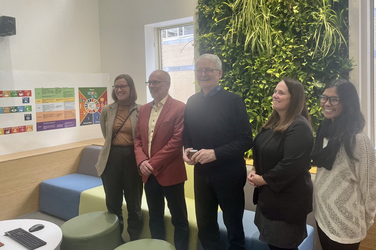 karinagould's tweet image. Un avenir #durable passe par un mode de vie sain et équilibré. Grâce au certificat de bonheur durable, les étudiants du @college_dawson développent des stratégies pour intégrer la psychologie positive, le bien-être et le bonheur dans notre vie quotidienne.
