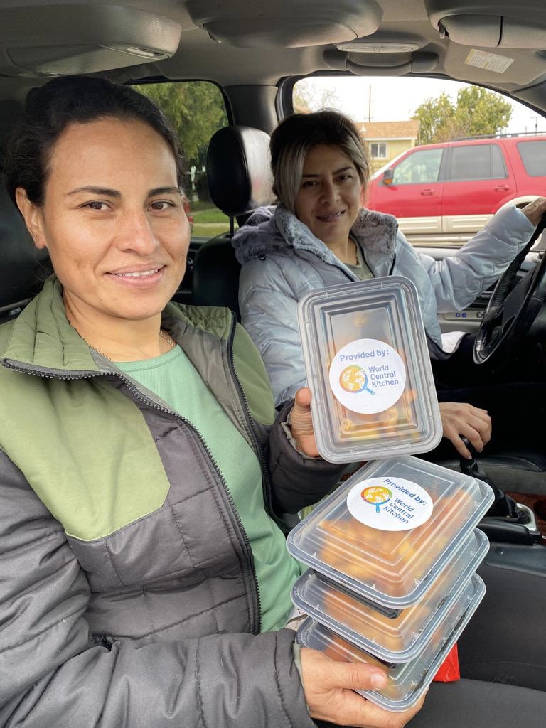 Scenes from WCK efforts in California 📷 In response to the heavy storms, we’ve cooked & partnered with local restaurants to serve thousands of meals to impacted residents. On the menu from our Relief Truck in Merced? Teriyaki chicken with lemon pepper rice! #ChefsForCalifornia