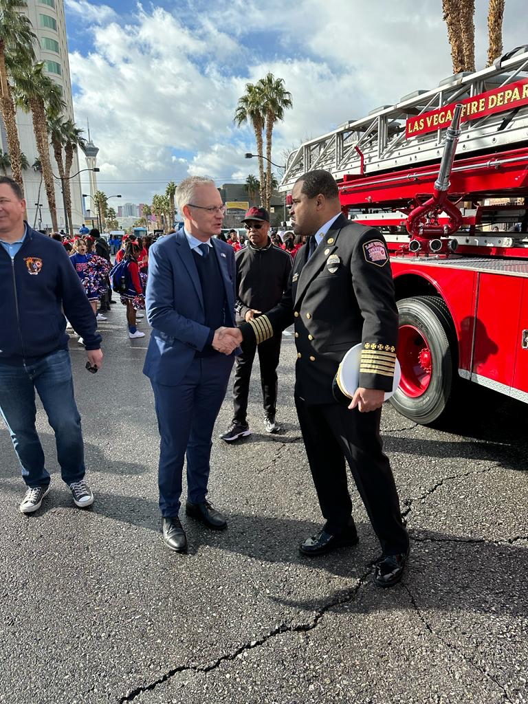 MPC2026CP's tweet photo. Great to connect with @RepHorsford and @LasVegasFD Chief Gray in @CityOfLasVegas at the #MLKDay Parade, which honors Martin Luther King Jr. and his enduring legacy. https://t.co/kgseHtCJIh