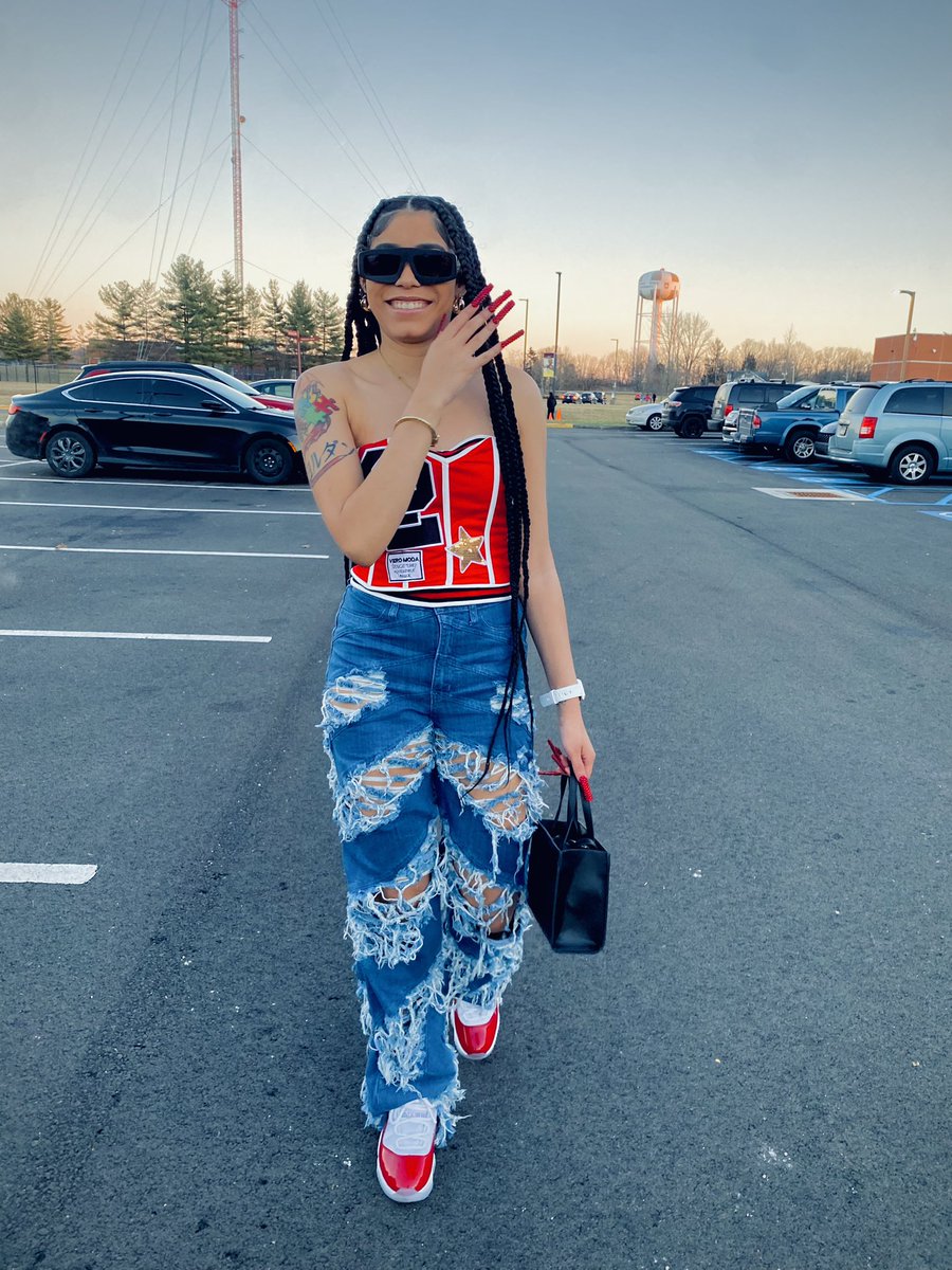 justycemccoy's tweet photo. I put my heart on my sleeve now it’s part of the fit 🥶🥵 https://t.co/pmyvy7pcrs