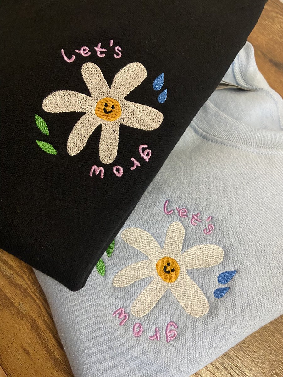 splashjaguar's tweet photo. sweatshirt giveaway ✨🫶🏼🌈💧

to enter/details :

✨ like &amp; rt
✨ open internationally 
✨ ends sun 22nd 8pm gmt
✨ prize is one sweatshirt from my etsy (link in bio) 

♥️ https://t.co/2X26JYnShL