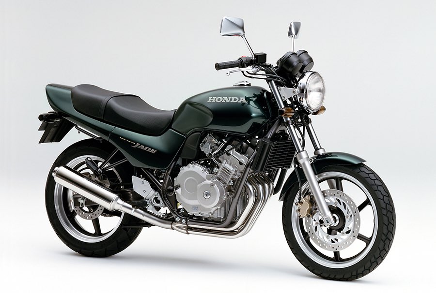 PutiMotor's tweet photo. '91 ホンダJADE(ジェイド)の解説❗️

直列4気筒エンジンのもつスムーズな出力特性を活かした、軽快で素直な走り味とシンプルで機能的なスタイルのネイキッド・ロードスポーツバイク😳

【乾燥車重/シート高/タンク/出力/当時価格】 146kg/780mm/14L/40ps/479,000円

https://t.co/ZZtltYMjuV https://t.co/lfOCsaXF3s