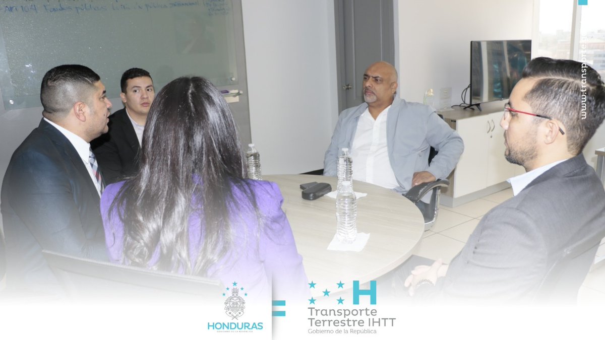 IHTT_HN's tweet photo. #IHTT 📌II El comisionado presidente del Instituto Hondureño del Transporte Terrestre, @Rafabarahona1, se reunió este día con representantes de la empresa financiera FIVE HN, con el fin de tratar el tema de la modernización del transporte público. https://t.co/4OiH0WjAeC