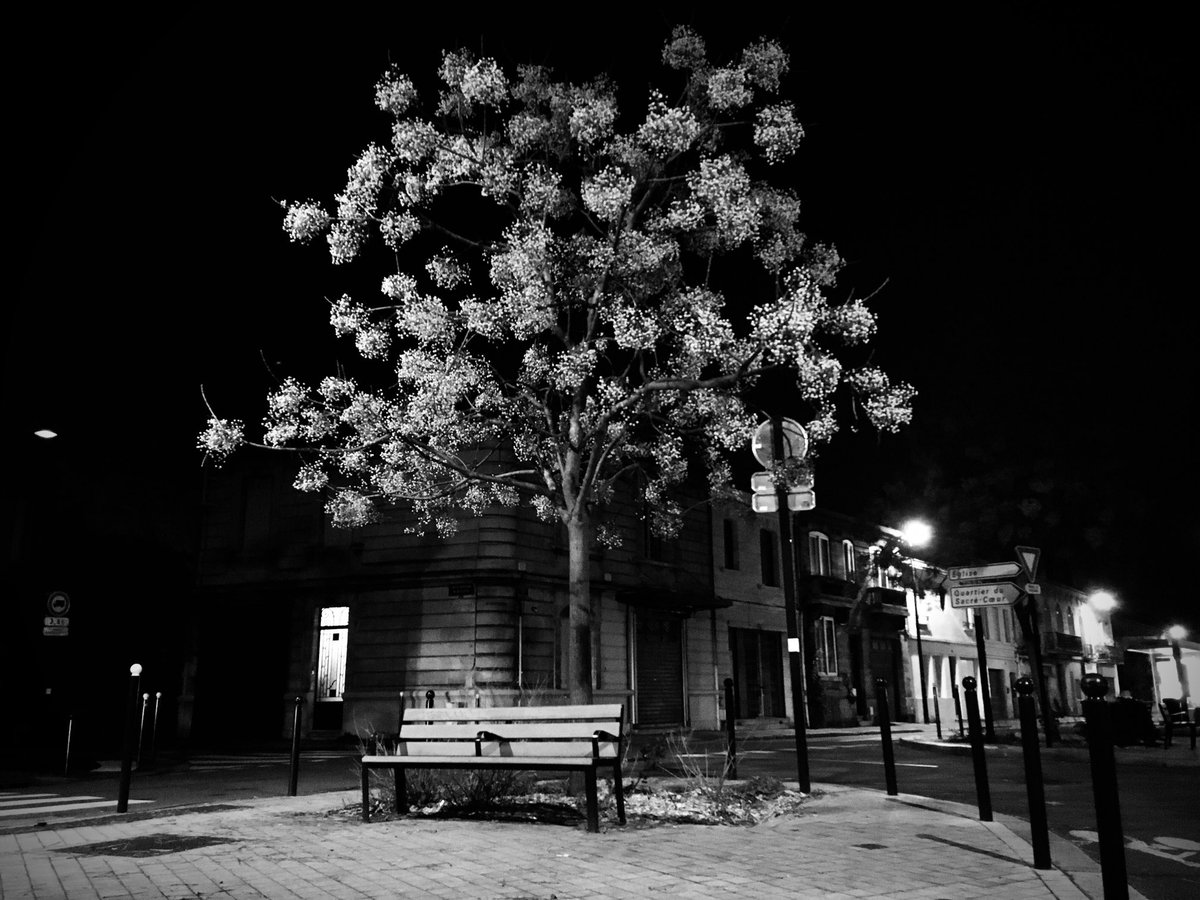 ByFrange's tweet photo. Bordeaux by night https://t.co/eZJOiHAwQE