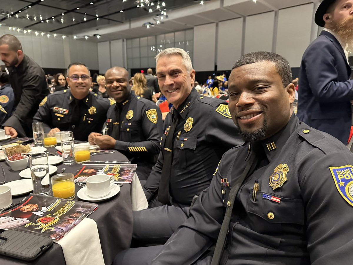 MiamiBeachPD's tweet photo. MBPD attended the 30th Annual Dr. Martin Luther King Jr. Scholarship Breakfast this morning. The event was presented by the @5000RoleModels, an organization devoted to guiding minority boys along a chartered path to manhood and sending them to college. #5000RoleModelsofExcellence https://t.co/CtaJ69E7y5