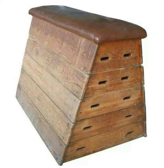 Zouden er echt mensen bestaan die in hun latere leven zelfs maar één keer hebben gedacht: ik ben blij dat ik dit marteltuig als kind heb gekend?