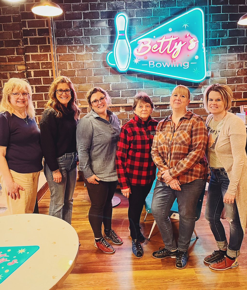 LakesReglHealth's tweet photo. How was everyone's weekend? Our Home Care &amp; Hospice staff had a fun time bowling together on Friday night! 😊🎳 https://t.co/sIdaiRuPUQ