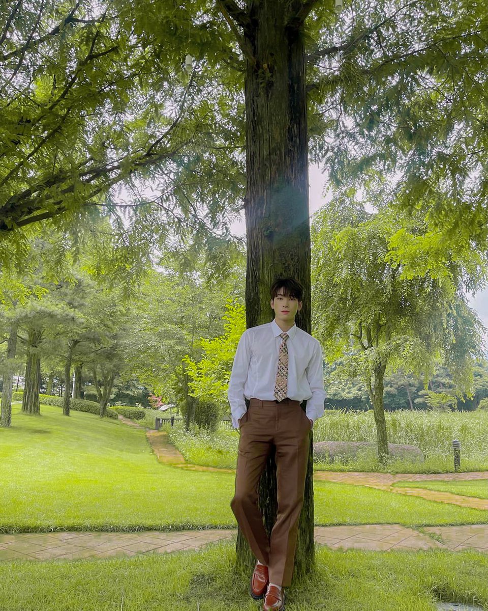 woshikyeom's tweet photo. May the forest be with us. 💚🌿

#CaratSelcaDay #CSD #WONWOO #원우 #SEVENTEEN #세븐틴 @pledis_17 https://t.co/ExyfzcCjZk