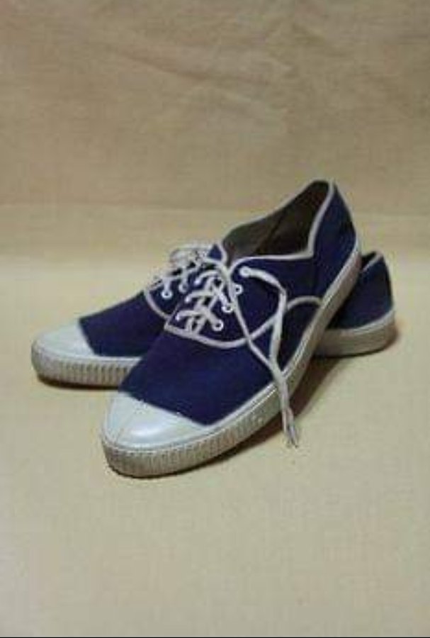 De stinkgympen van de schooltijd😀