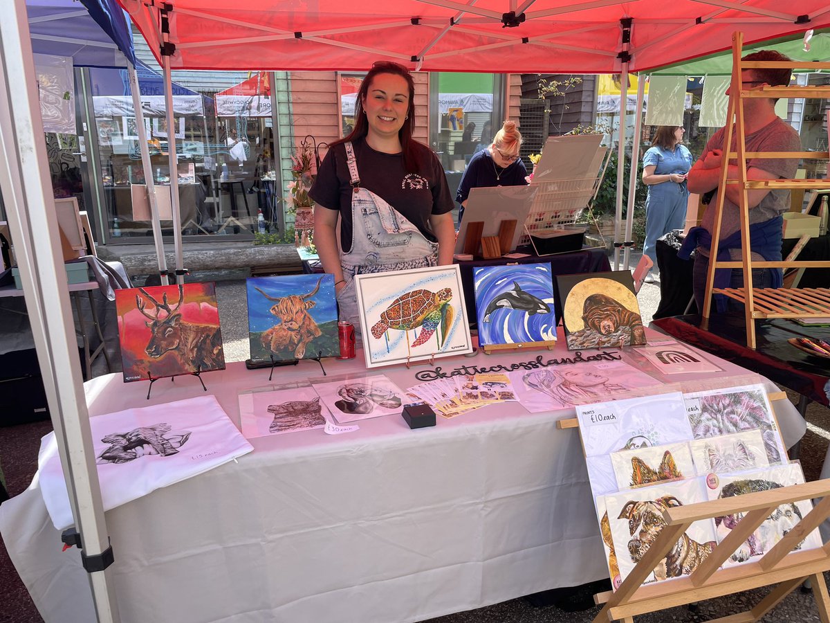 Blue House Yard tweet media