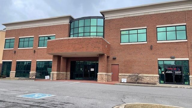 EquitablePrope1's tweet photo. NEW FEATURED DENTAL OFFICE AVAILABILITY || MT. JULIET, TN :: 3,520 SF
Newly buildout dental office available for immediate occupancy, high end finishes and never occupied.  1st Floor lobby access with building and monument signage.  
https://t.co/hiNirXrHwd https://t.co/BmY3LS4yLo