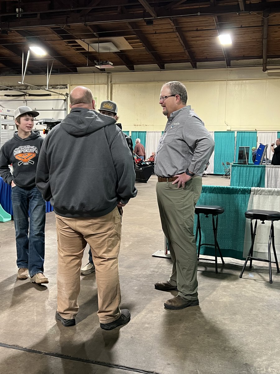 LowMu_Tech's tweet photo. Stop by the Quad City Farm Show in Rock Island, IL today and tomorrow to visit with us about our cleaner. safer. soy replacement for graphite and talc: DUST. #plantwithdust https://t.co/7YEl2aW6xc