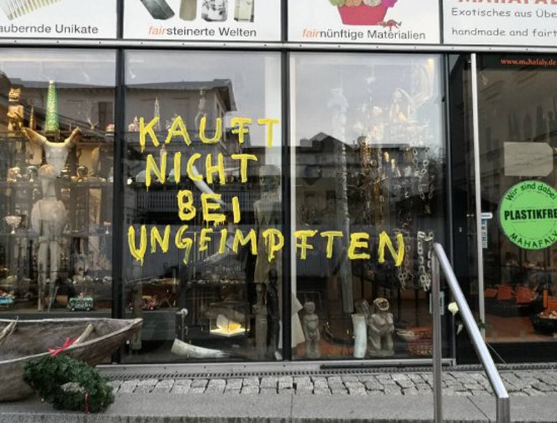 Es ist ja nicht so, als ob ich die Zustände der Pandemie mit dem Holocaust vergleichen würde. Es ist mir aber bewusst, dass so manch Deutscher bereit gewesen wäre den zu wiederholen, gäbe es für das "Go".
Das werde ich ihnen niemals vergessen.