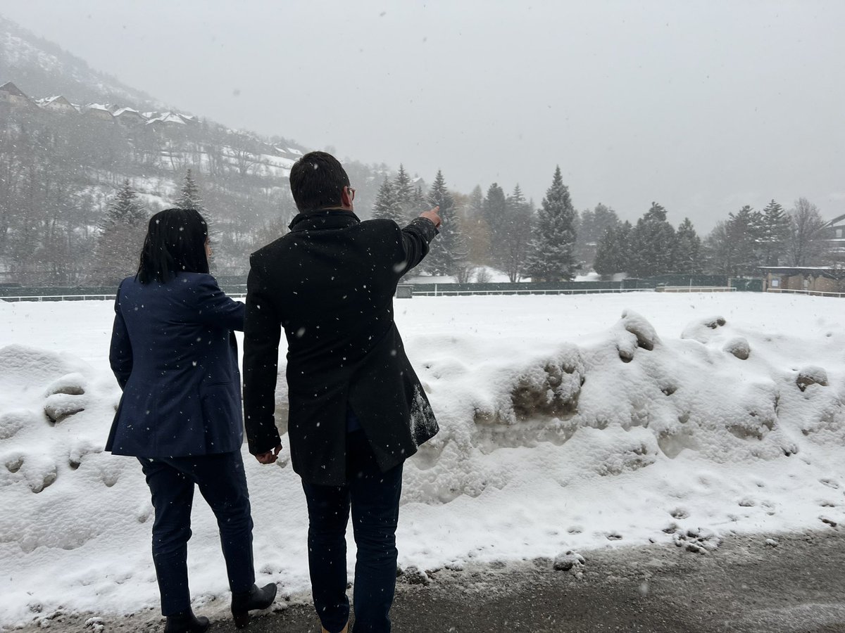 LeromainL's tweet photo. @ArnaudMurgia accueille Madame la Ministre @sarahelhairy à @VilleBriancon.

Déterminés et engagés pour faire réussir, ensemble, le Service National Universel à #Briançon.

#ComPol #BrianconAvance 
@RafFaure @PierrickPouget https://t.co/AYfttLp9Yk