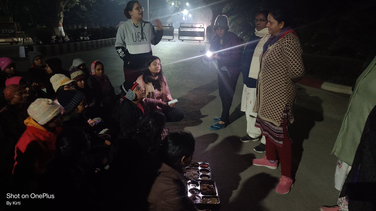 KIRTIKHANNA14's tweet photo. #myogi_adityanath #UGC #MHRD #BHU #PMOIndia #sudhirjainIITGN

Bhooke scholars at midnight...dharna adhi raat me VC k ghar k samne...BHU k kahani https://t.co/XoG1O1ufrz