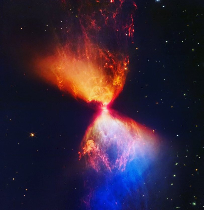 astro_timpeake's tweet photo. Incredible to think our solar system may have begun like this 4.5 billion yrs ago.

It’s a protostar &amp; at the centre of the hourglass you can see a thin black line - a disc of material that may one day form planets.

📷 @nasa @europeanspaceagency @canadianspaceagency https://t.co/s3CBp2olB5