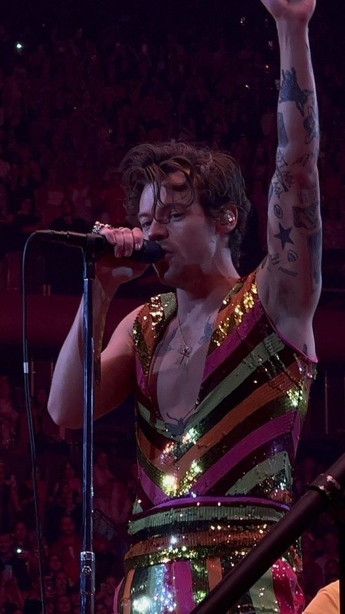 TheHarryNews's tweet photo. I’m voting for #HarryStyles for #FaveResidency at the #iHeartAwards 

RT or REPLY to vote! https://t.co/OqeNswiWyx
