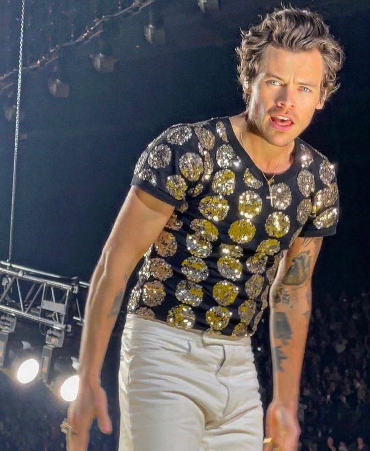 I’m voting for #HarryStyles for #FaveResidency at the #iHeartAwards 

RT or REPLY to vote!