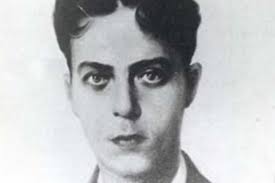 GladysArtemisa's tweet photo. “Hace falta una carga para matar bribones para acabar la obra de las revoluciones.." Rubén Martinez Villena,se destacó entre los  jóvenes intelectuales  que denunció la corrupción existente entre los funcionarios y ministros del gobierno cubano de la época.
#JuntarYVencer
#PCC https://t.co/wYumqlIIWj