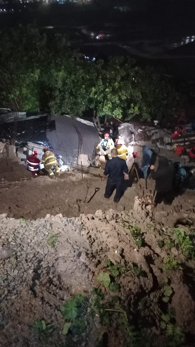 MarineeZavala's tweet photo. Dos menores de 7 y 14 años murieron en #Tijuana después de las lluvias que llegaron a la región, los hechos ocurrieron en la colonia #Tejamen detalles en @Telemundo20 https://t.co/anKU04Bm1w