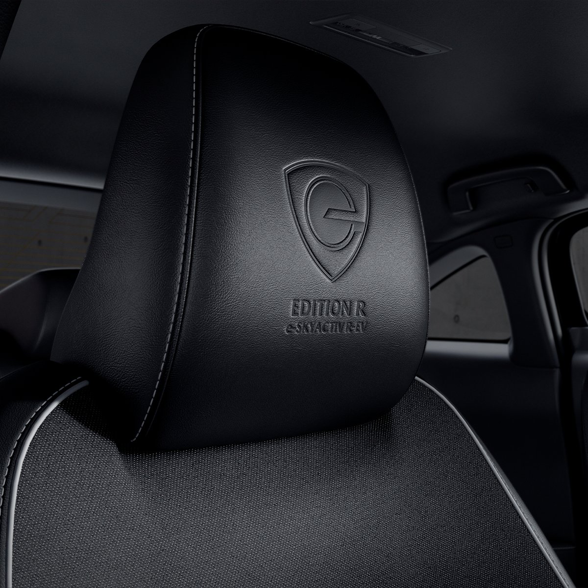 MazdaFrance's tweet photo. MX-30 R-EV Edition R, série spéciale de lancement.
Avec ses éléments intérieurs exclusifs et sa finition Finition Jet Black - Maroon Rouge, cette série spéciale MX-30 R-EV vous transporte au cœur de l'ADN Mazda. https://t.co/bavoS3gzTX
#rotatif #PHEV #Heritage https://t.co/PWDiY0Gg8a