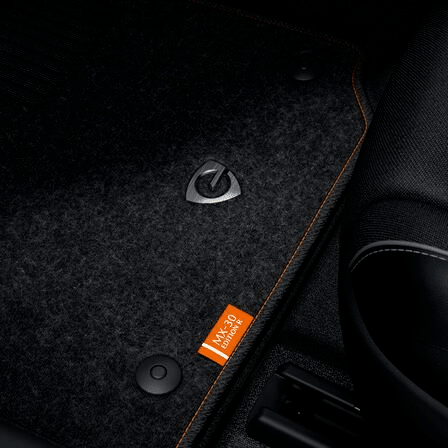 MazdaFrance's tweet photo. MX-30 R-EV Edition R, série spéciale de lancement.
Avec ses éléments intérieurs exclusifs et sa finition Finition Jet Black - Maroon Rouge, cette série spéciale MX-30 R-EV vous transporte au cœur de l'ADN Mazda. https://t.co/bavoS3gzTX
#rotatif #PHEV #Heritage https://t.co/PWDiY0Gg8a