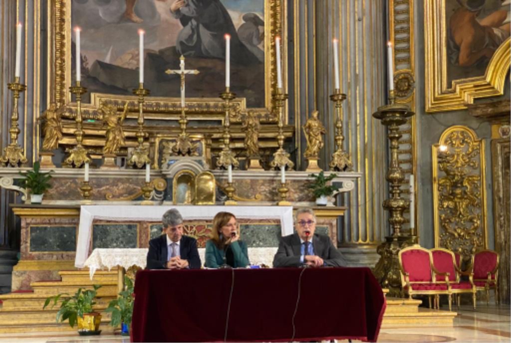 PLivatino's tweet photo. Oggi la #Reliquia si trova alla Chiesa di Sant'Ignazio di Loyola in Campo Marzio, accolta e omaggiata dalle scuole medie e superiori. Nel pomeriggio sarà nella Parrocchia San Luca Evangelista al Prenestino (17.00-21.00) #PeregrinatioBeatiRosariiLivatino #RosarioLivatino #mafia https://t.co/Cib9LXRm2x