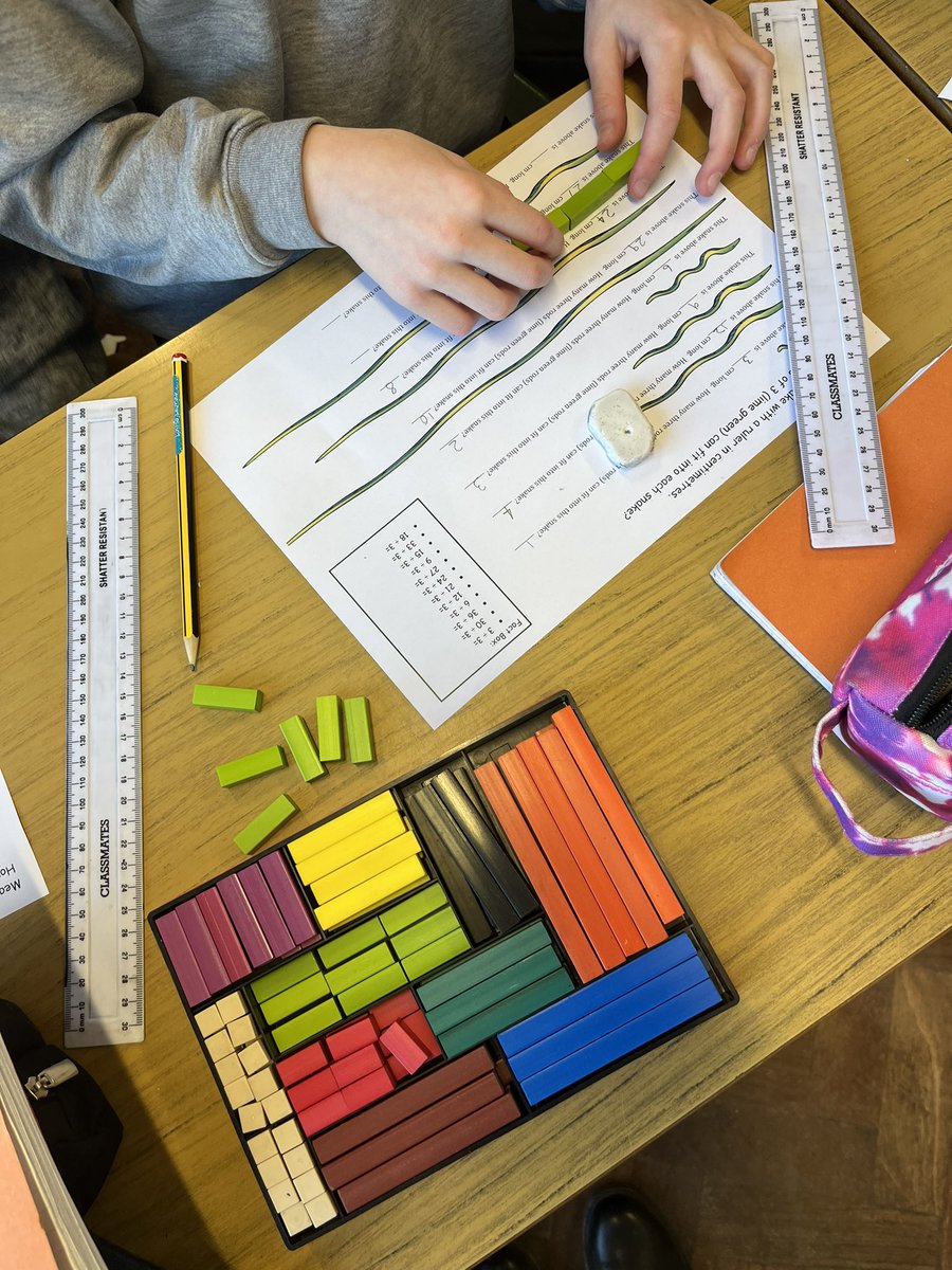 megan_barnes5's tweet photo. Primary 4 had great fun today using measurement skills and cuisenaire to divide by 3 😄👏🏼🐍 #uucprimarypgce @SEMCGILLUUCPGCE @UlsterEducation https://t.co/HkPmBTuAKj
