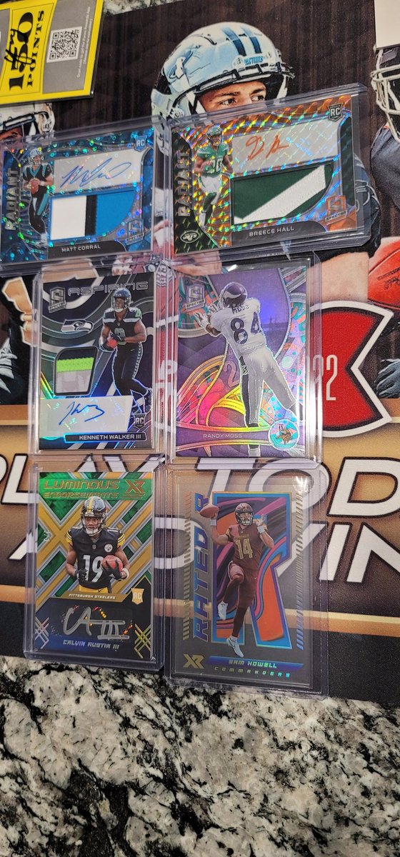 Couple Highlights from the break lastnight #randymoss #mattcarrol #breecehall #kennethwalker #paninispectra #casehit #samhowell #paniniamerica #kntbreaks #kntsportscards #cardshop #cardshopfl