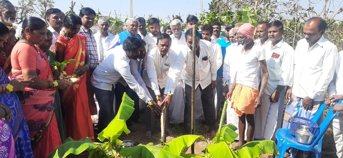 KSGBJP's tweet photo. ಶಿಕಾರಿಪುರ ತಾಲ್ಲೂಕಿನ ಮಂಚಿಕೊಪ್ಪ ಗ್ರಾಮದಲ್ಲಿ ನಡೆದ ರಸ್ತೆ ಅಭಿವೃದ್ಧಿ ಕಾಮಗಾರಿಗೆ ಚಾಲನೆ ನೀಡಲಾಯಿತು.
ಈ ಸಂದರ್ಭದಲ್ಲಿ ಪಂಚಾಯತ್ ಅಧ್ಯಕ್ಷರಾದ ಶಿವರುದ್ರಪ್ಪ, ಪಂಚಾಯತ್ ಸದಸ್ಯರುಗಳು, ಮುಖಂಡರುಗಳಾದ ಚಂದ್ರಶೇಖರಪ್ಪ, ಯೋಗೀಶ್, ಪರಮೇಶ್ವರಪ್ಪ, ಪಾಲಾಕ್ಷಪ್ಪ ಮತ್ತಿತರರು ಭಾಗವಹಿಸಿದ್ದರು.

#bsybjp #byrbjp #byvbjp https://t.co/MletfItyu5