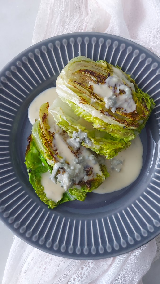 ¿Te apuntas a una recetaza, de esas facilonas, con la que te van a hacer la ola?
Cogollos a la plancha con salsa de gorgonzola 💚
Receta en vídeo  en bit.ly/3XhGJM3