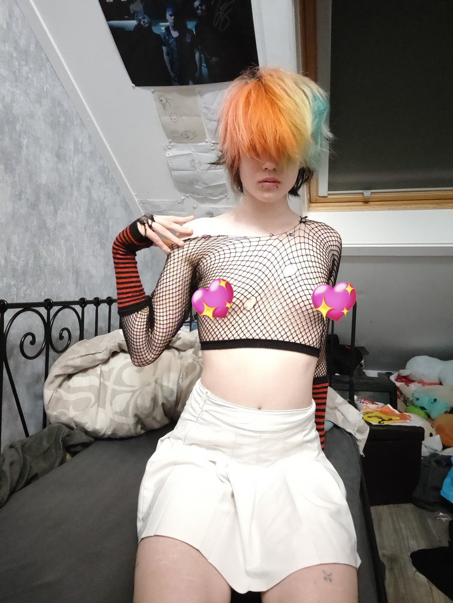 strawberryvoid8's tweet photo. Heyy subscribe to my #onlyfans with now a limited time free trial!!! Xx don't miss out!! (Link in bio) i would love to meet u all xx #onlyfansgirl #onlyfansbabe #onlyfanspromo #emoslut #emogirl #emoteen #barelylegal #nsfw #nsfwtwt #lewd #nsfw #egirl https://t.co/blOgBNtQzf