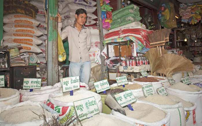 Zikoterta's tweet image. Todd Boehly in the market tomorrow after hearing that Arsenal wants to buy Rice