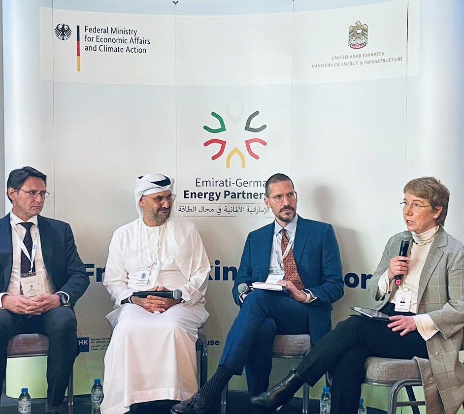 thyssenkrupp's tweet photo. Wie kann die Energiepartnerschaft den Wasserstoffausbau &amp; Energiewende fördern? Martina Merz dazu auf dem 7. Emirati-German Energy &amp; Climate Day: "Wir sind zuversichtlich, dass wir durch den Einsatz unserer grünen Lösungen in der gesamten Wasserstoff-Wertschöpfungskette..." (1/2) https://t.co/oacUhh6DXj