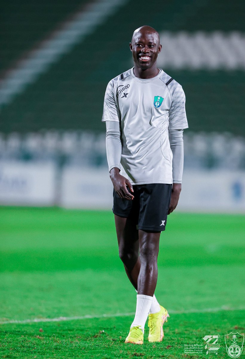 ALAHLI_FCEN's tweet photo. Modou Barrow in his first training session 👋🏼
#Welcome_Barrow 💚 https://t.co/udvjxrofOs