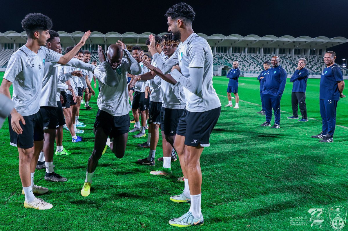 ALAHLI_FCEN's tweet photo. Modou Barrow in his first training session 👋🏼
#Welcome_Barrow 💚 https://t.co/udvjxrofOs
