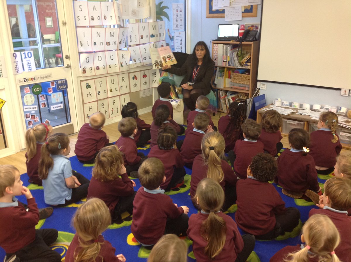 exton_mary's tweet photo. Thank you to Deb @HitchinLibrary for visiting our Reception and Year 1 children today. We loved your stories! #MEReception #MEYear1 https://t.co/8ES5A4ZGz6