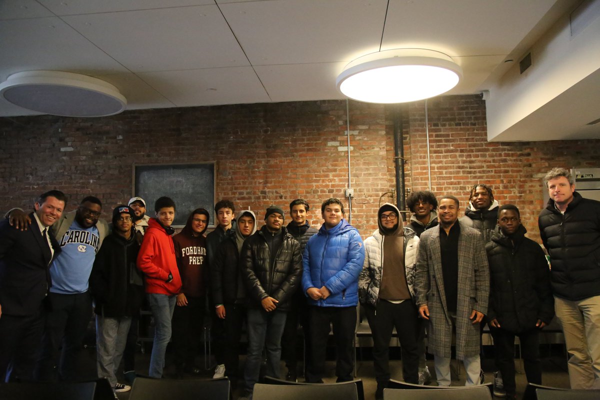 FordhamPrep's tweet photo. They included personalized handwritten notes in each package containing deodorant, wipes, hand warmers, protein bars, and other essentials.
Learn more about the George Jackson '76 Mentoring Program at https://t.co/p3n7OAJUue.
#fordhamprep
#menforothers
#fordhamprepalumni https://t.co/dpCEX7DTdr