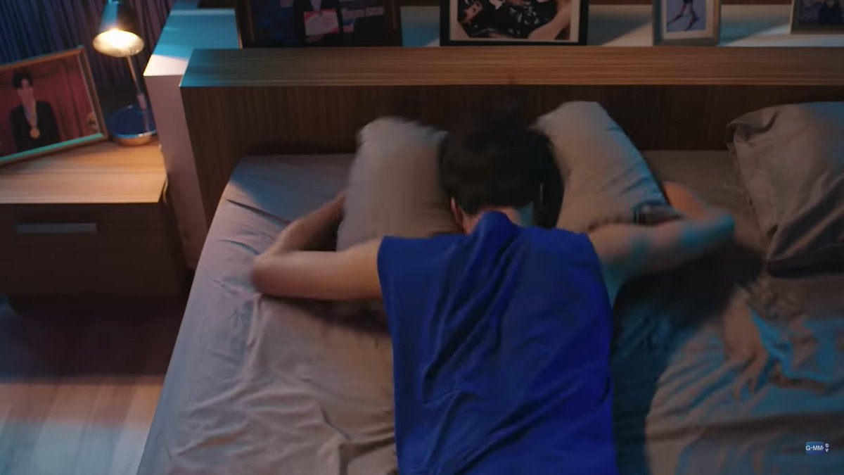 bland_cookie's tweet photo. On this scene: 3 gays screaming on their pillow
#MySchoolPresidentEP6 https://t.co/wRZE47vUU7