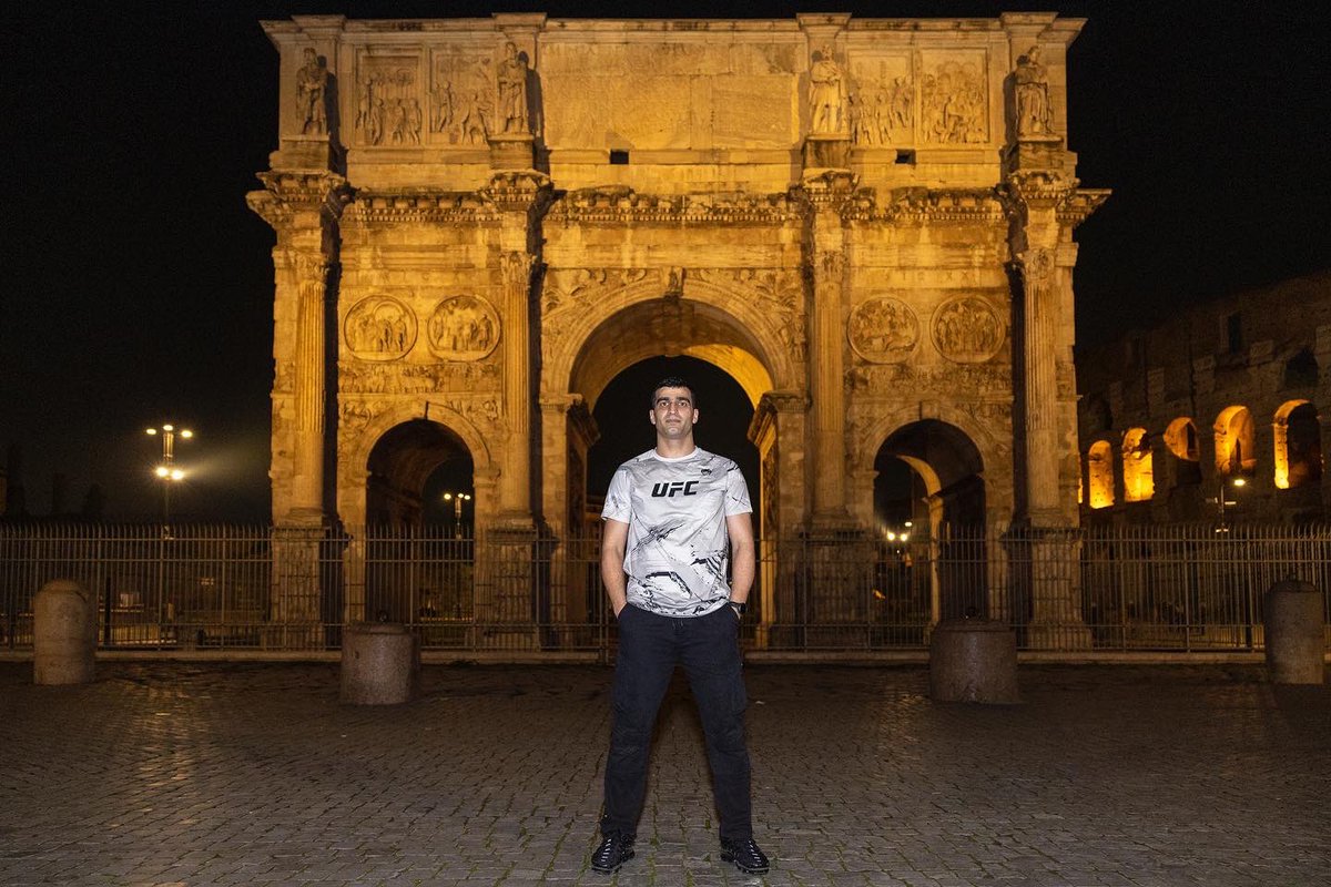 RezaGoodary's tweet photo. Italy trip (Arch of Constantine) 🇮🇹✈️
.
.
.
#travel #italy #rome #archofconstantine #newyear #christmastravel #rezagoodary https://t.co/2tPde73COH
