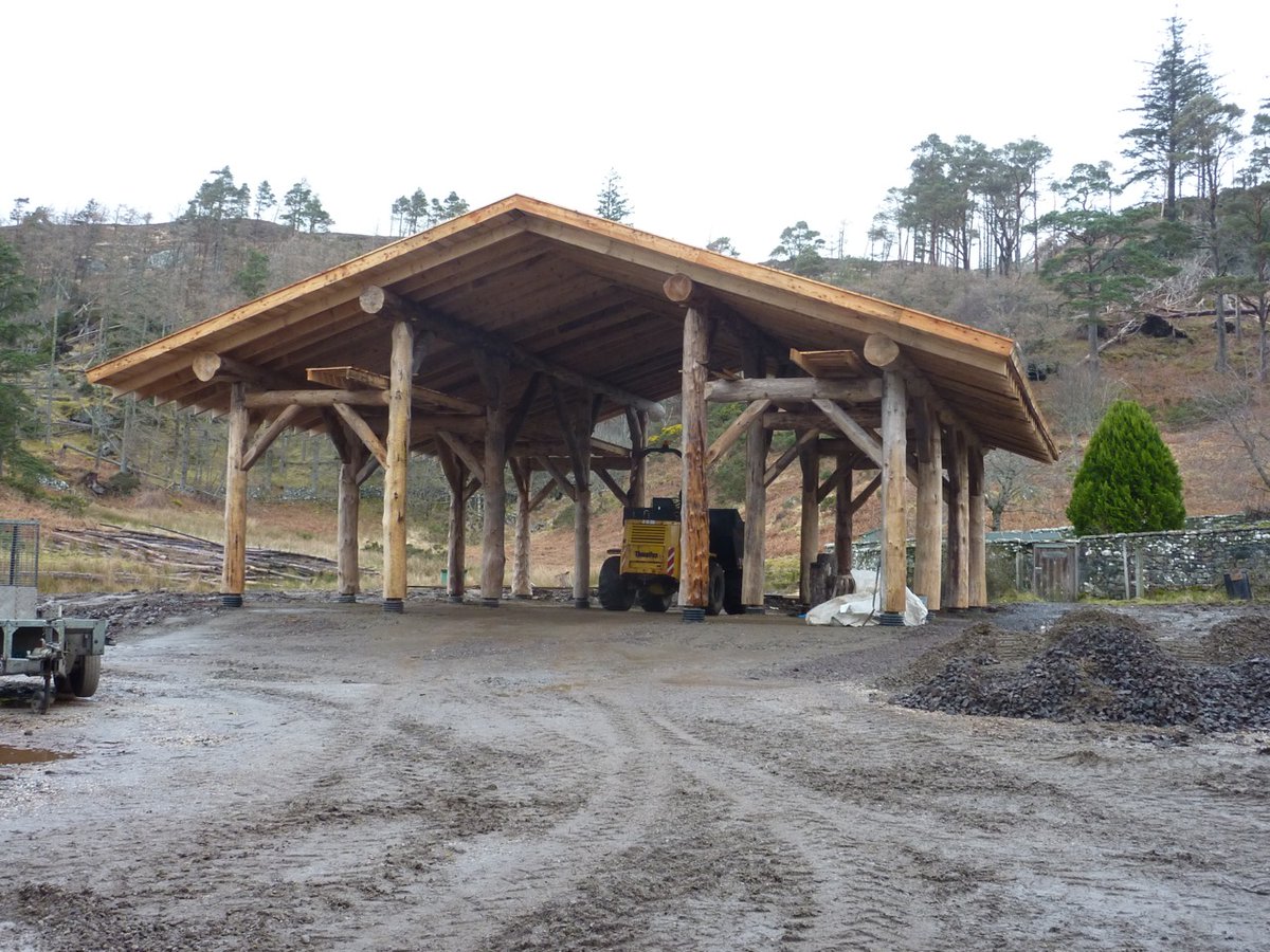 TimMeek8's tweet photo. Scrote nephew's work #Timberframe #Postandbeam #Localtimber https://t.co/yc4qxeFtTC