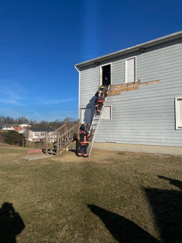 WFRDva's tweet photo. #WFRD crews are taking advantage of the nice weather to train on VEIS.
VEIS stands for: Vent, Enter, Isolate, Search. This is a fireground tactic used to search for victims on upper floors when other means of access are blocked off.
#cityofwinchester #training https://t.co/3EAzAvk3Sy