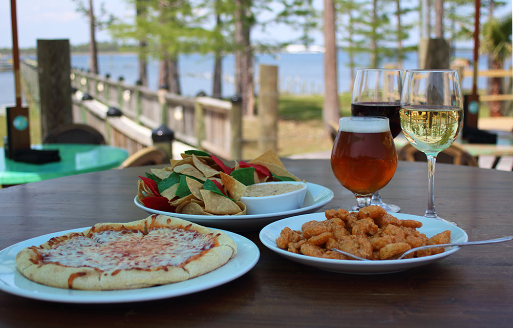 gtsonthebay's tweet photo. Our #HappyHour is available daily from 4 to 6 p.m. with specials on select appetizers and drinks. How will you Monday?  #orangebeachrestaurants #orangebeachdining #beachdining #coastaldining https://t.co/iFEuTAhOrP