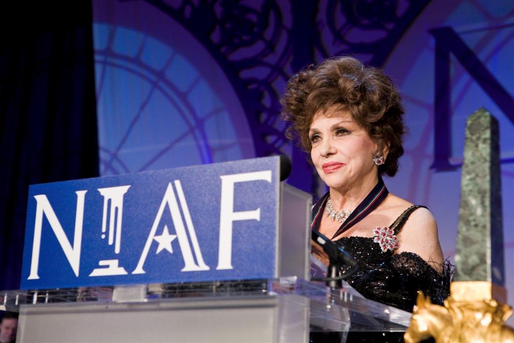 niaforg's tweet image. NIAF expresses its deepest sympathy on the passing of legendary Italian actress Gina Lollobrigida.

NIAF honored Lollobrigida at our 33rd Anniversary Gala with a Lifetime Achievement Award in Entertainment. We appreciate all her support and friendship. May she rest in peace.