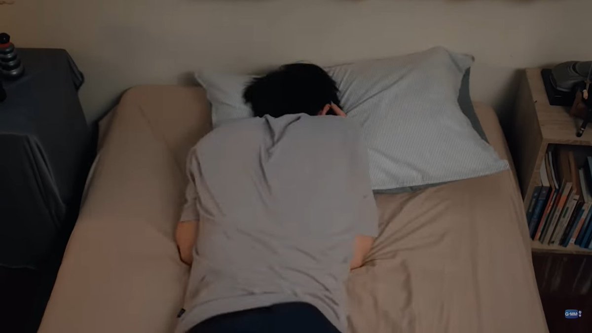 bland_cookie's tweet photo. On this scene: 3 gays screaming on their pillow
#MySchoolPresidentEP6 https://t.co/wRZE47vUU7