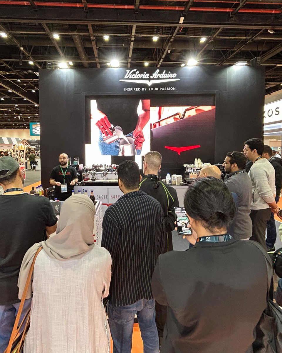 victoriaarduino's tweet image. #WOCDubai was 🔥
It's been amazing to see baristas champions compete with Eagle One and Mythos.
Thank all visitors, thanks Matteo D’Ottavio for PureBrew Coffee and Tea, and thanks Vittorio Agosti, #fabbri1905 #alprobarista with #damiancoffeeguy and #pippigrillo!
#VictoriaArduino