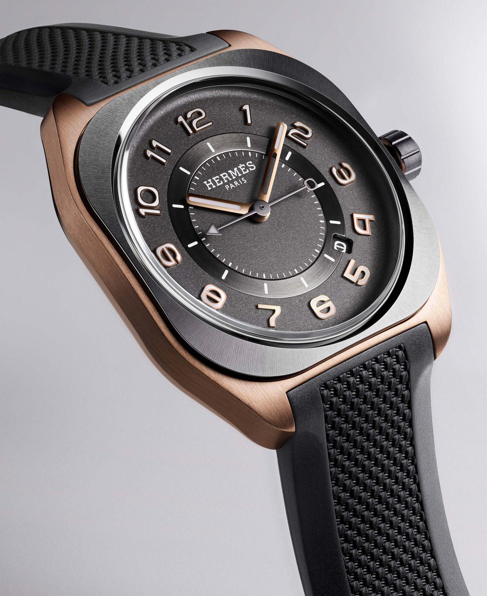 cotedesmontres's tweet photo. La montre #HermĂšs #H08 Ă lâesprit #sportif et Ă lâallure #urbaine fait Ă©cho Ă lâunivers masculin de la maison. Sa nature plurielle sâexprime dans un nouveau modĂšle alliant #orRose et #titane.
@Hermes_Paris
https://t.co/o0Zl6HTNv2 https://t.co/3OtLSVzoML