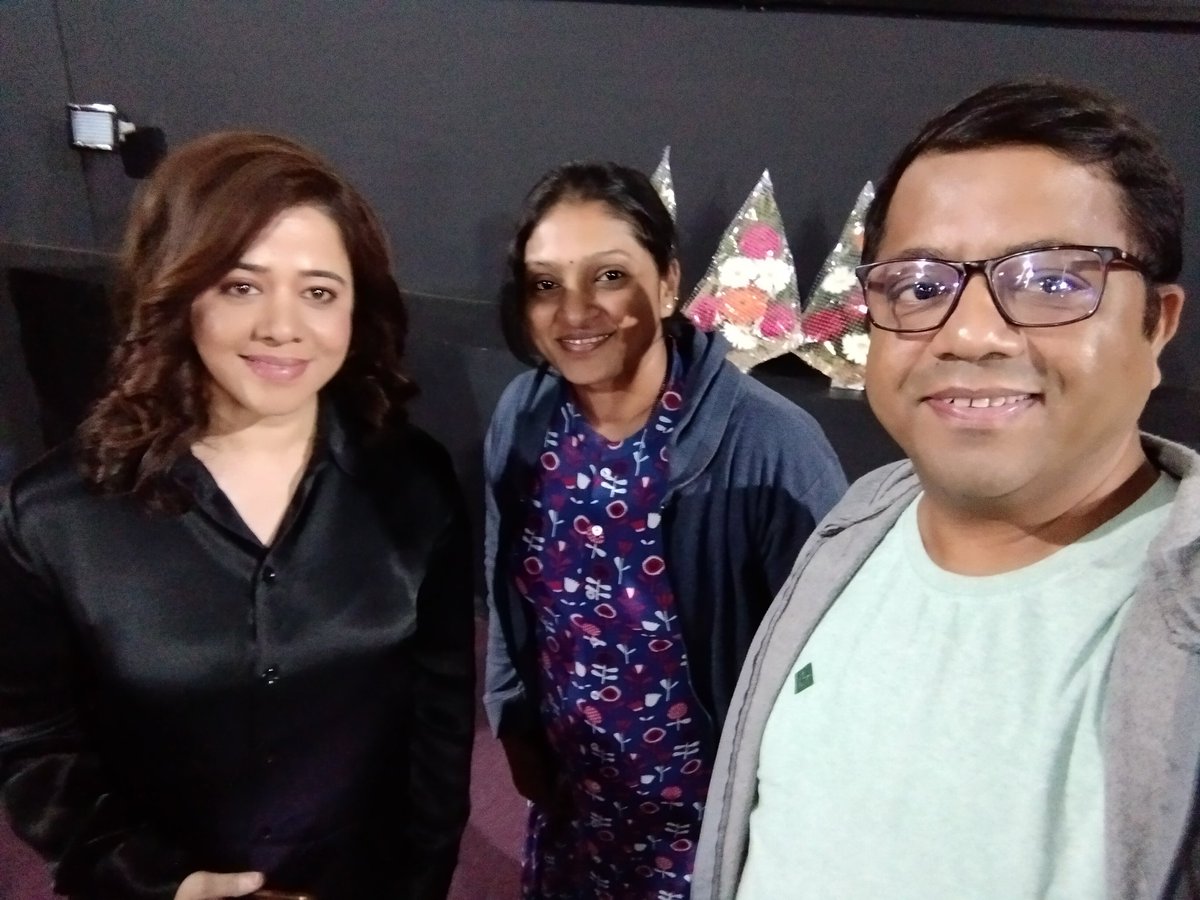 खूप वर्षानंतर आज थीयटर मध्ये मराठी चित्रपट #वाळवी साठी टाळ्या ऐकायला भेटल्या.. भारी बनवलाय  वाळवी..एकदा बघाच #AnitaDate #ShivaniSurve
@swwapniljoshi @subodhbhave09 
#Pareshmokashi
